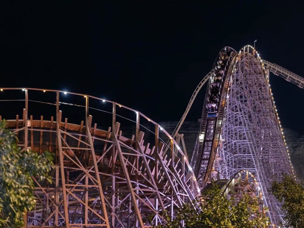 Two-night stay in a 4-star hotel with Six Flags Gold tickets for five people