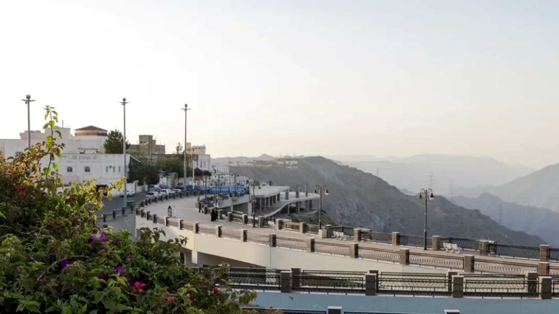جولة طبيعية وسط الأجواء الجبلية الخلابة في عسير