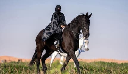 تجربة ركوب الخيل وسط طبيعة حائل