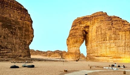 جولة بين روائع العلا جبل الفيل والبلدة القديمة
